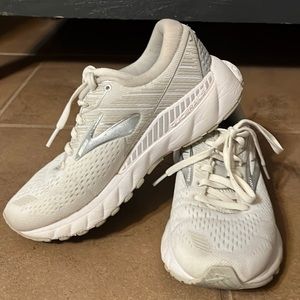 Brooks women’s running shoes